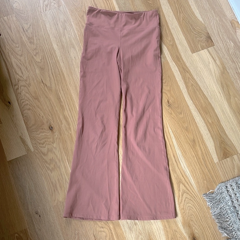 *Last Chance* GapFit Studio Rib Sky High Flare - Picture 3 of 6
